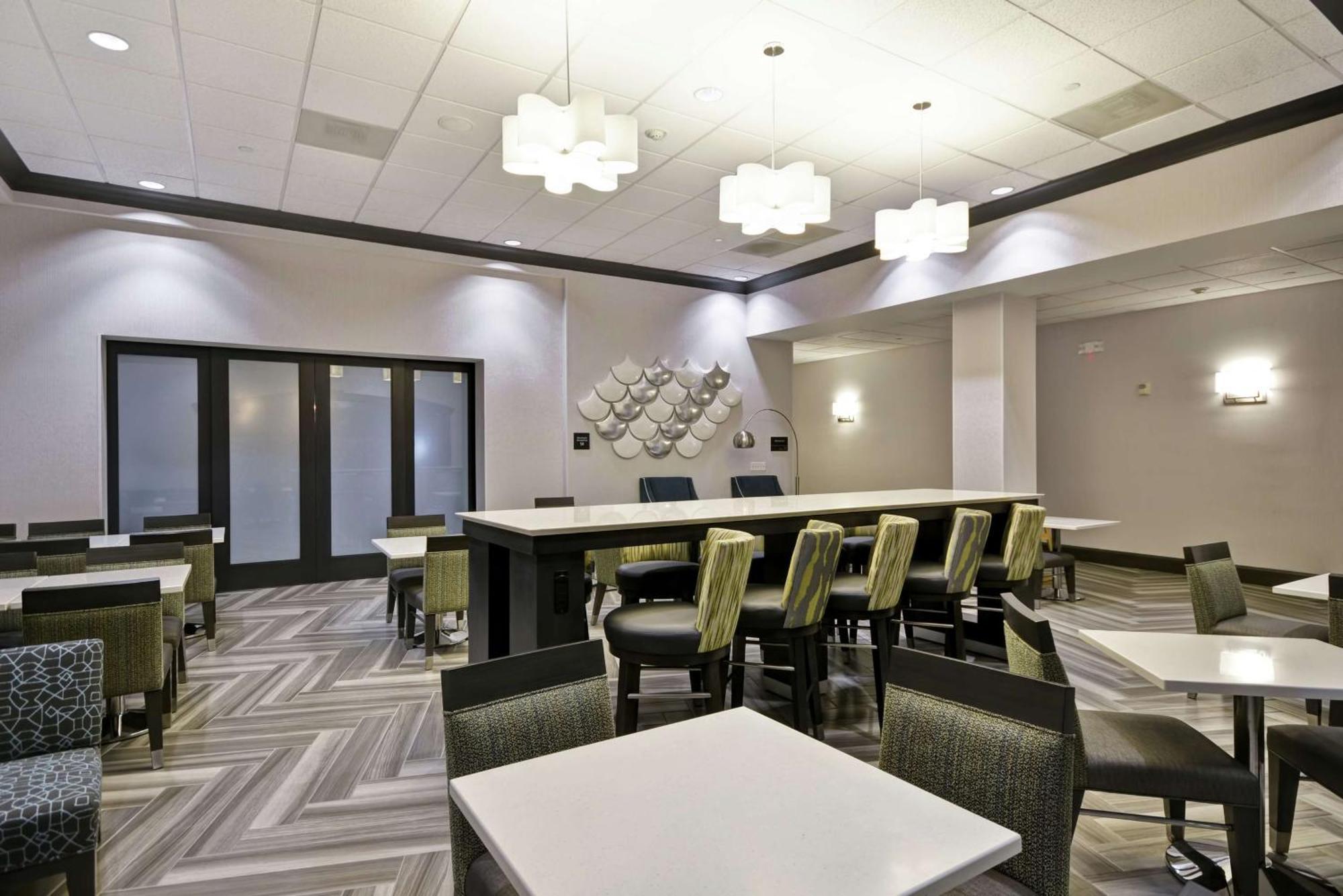 Hampton Inn & Suites Los Angeles Burbank Airport Bagian luar foto