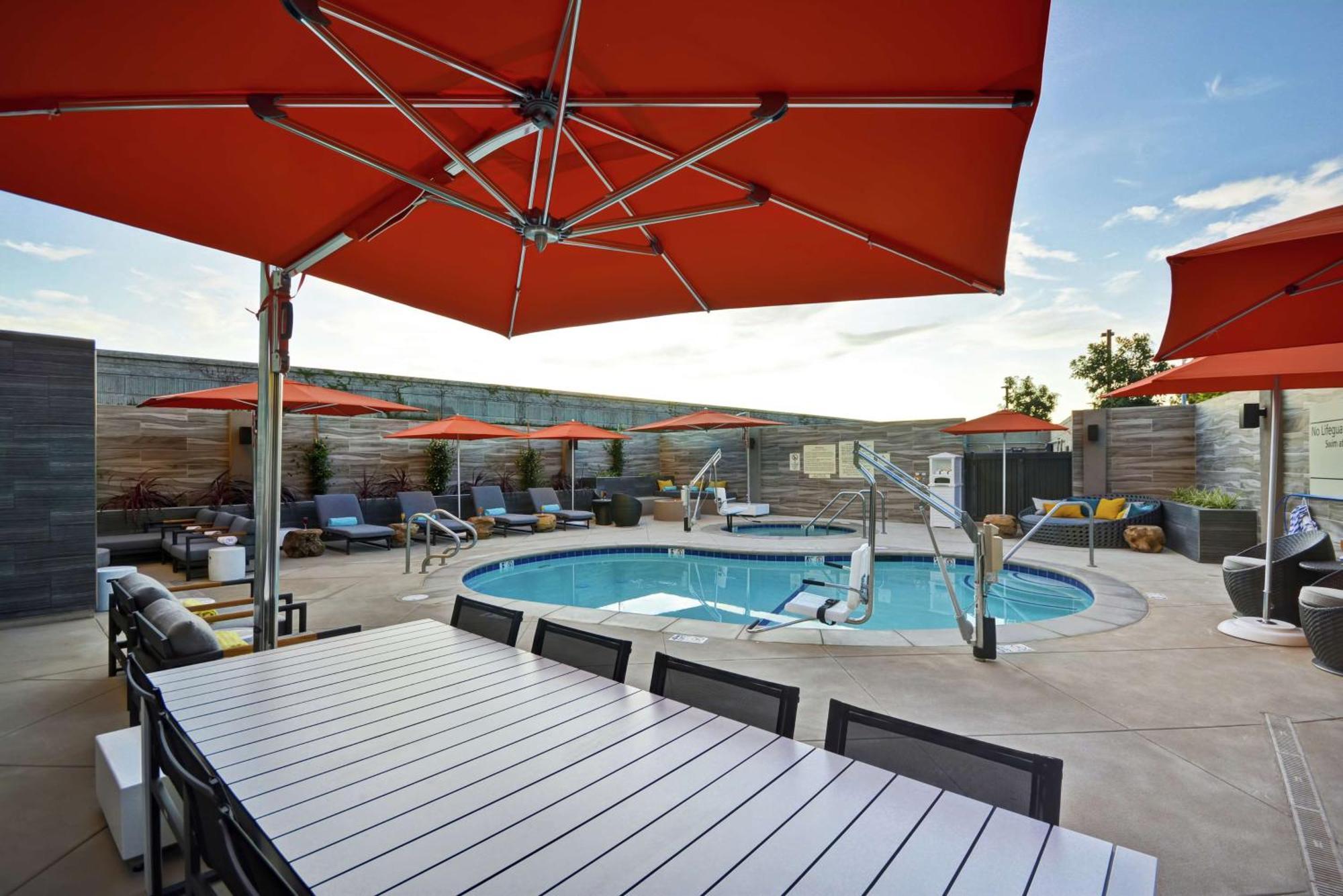 Hampton Inn & Suites Los Angeles Burbank Airport Bagian luar foto